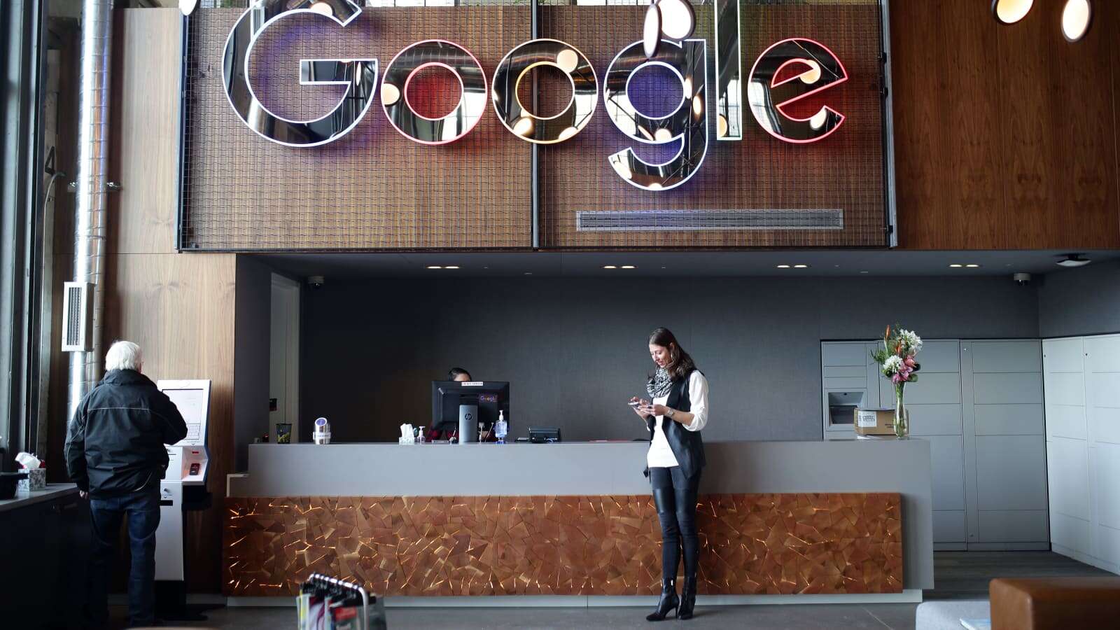 Google promised employees an extra $1,600 cash bonus after the Omicron variant delayed its return to office plan